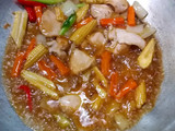 ไก่ผัดยอดข้าวโพด