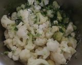 A picture of step 4 of Cauliflower Green Fry.