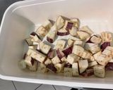 Une image de l'étape 5 de Travers de porc marinés aux courgettes jaunes, aubergine graffiti et tomates.