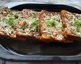A picture of step 9 of Garlic Brown Bread mix vegetables cheese mini bread pizza.