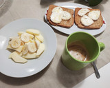 Foto del paso 3 de la receta: Desayuno con queso, miel y frutas
