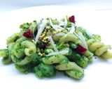 Foto del passaggio 3 della ricetta Fusilloni con broccoletto, pistacchi e ricotta salata