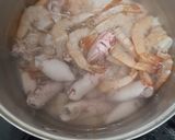 Foto langkah ke 2 dari resep Udang Cumi Saus Asam Manis.