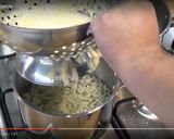 A picture of step 5 of Spätzle.