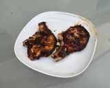 Une image de l'étape 7 de Côtes de porc marinées au chutney et persil grillées à la plancha.