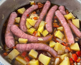 Foto del paso 4 de la receta: Guiso de longanizas al vino tinto
