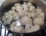 Foto del passaggio 3 della ricetta Spaghetti al nero di seppia con calamari e cavolfiore
