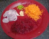 A picture of step 1 of Beetroot - Carrot Lachcha Pakora.