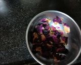 A picture of step 2 of Pan shake with Gond katira.