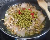 Foto del paso 9 de la receta: Merluza a la vasca con espárragos y huevo cocido