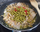 Foto del paso 9 de la receta: Merluza a la vasca con espárragos y huevo cocido