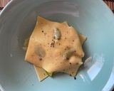 Foto del passaggio 4 della ricetta Raviolo aperto con zucchine e menta