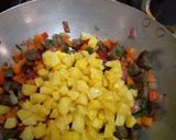 A picture of step 3 of Stir fried potatoes with veggies and gizzard.