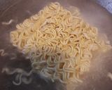 Foto langkah ke 3 dari resep Mi kuah susu.