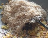 Foto langkah ke 4 dari resep Bihun goreng sederhana.