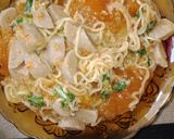 Foto langkah ke 4 dari resep Seblak Mie baso pedas.