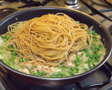 Foto del paso 3 de la receta: Pasta integral con atún y guisantes en un momento