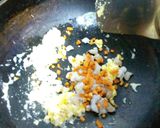 Foto langkah ke 4 dari resep Nasi goreng seafood simple.
