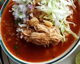 Foto del paso 3 de la receta: Pozole rojo de pollo