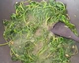 Foto langkah ke 4 dari resep Tumis Bayam Bawang Putih.