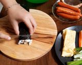 Foto langkah ke 5 dari resep Sushi Roll.