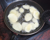 Foto del paso 3 de la receta: Muslitos de pollo sobre cama de papas y verduras al horno