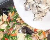 Foto langkah ke 3 dari resep Oseng kerang kali/air tawar + tahu kuning.