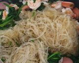 Hình bước làm 5 của món Miến xào tôm thịt cải bó xôi