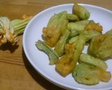 Foto del paso 4 de la receta: Flor de calabacín en tempura