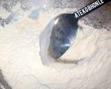A picture of step 2 of Gur aur atay ka halwa.