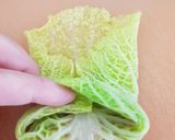 Hình bước làm 3 của món Bắp Cải Cuộn Thịt Sốt Dầu Hào