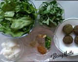 A picture of step 1 of Harabhara kebabs masala.