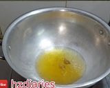 A picture of step 4 of Punjabi suji halwa.