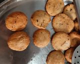 आटे की खस्ता मठरी (aate ki khasta mathri recipe in hindi) रेसिपी चरण 3 फोटो
