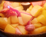 Foto del paso 2 de la receta: Patatas fritas al ajo con filete adobado en cecofry 🥔🥩