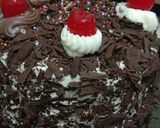 Foto langkah ke 4 dari resep Black forest mille crepes.