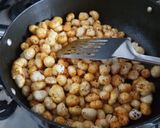A picture of step 2 of Ghee Roast Makhana.