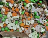 व्हेज पनीर पुलाव (veg paneer pulav recipe in marathi) रेसिपी स्टेप 1 फोटो 