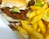 A picture of step 6 of Kfc style chicken mini burger.