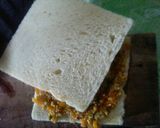 Foto langkah ke 6 dari resep Roty tawar telur goreng.