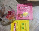 A picture of step 3 of Pomegranate lemon tea.