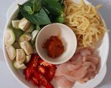 รูปขั้นตอนการทำที่ 1 ของ "ผัดพริกแกงไก่หน่อไม้" 🐔🌶🌿