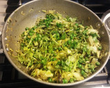 முட்டைகோஸ், பச்சை பட்டாணி, பாக் சொய் (bok choy) கறியமுது (stir fried) ரெசிபி ஸ்டேப் 4 புகைப்படம்