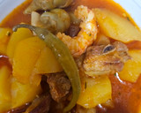 Foto del paso 7 de la receta: Costillas de cerdo con sepia, patatas y langostineras