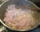 Foto del paso 3 de la receta: Coditos con Salsa de Crema, pollo Jamón y finas hierbas.🤤