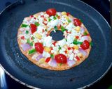લેફ્ટ ઓવર રોટી પીઝા (Leftover Roti Pizza Recipe In Gujarati) રેસીપી સ્ટેપ3ફોટો