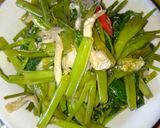 Foto langkah ke 2 dari resep Tumis Kangkung Jamur.