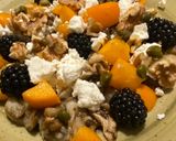 Foto del paso 6 de la receta: Ensalada de berenjena, moras, albaricoques y queso feta con nueces !!!!