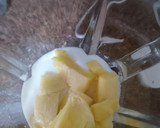 Foto del paso 1 de la receta: Batido de mango y yogur