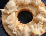 Foto del paso 4 de la receta: Tarta rellena de crema de almendras y cobertura de chocolates